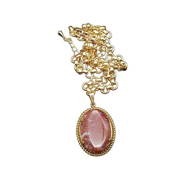 Vintage Gold-Tone Chain Necklace with Oval Red Agate Pendant - Picture 2 of 5